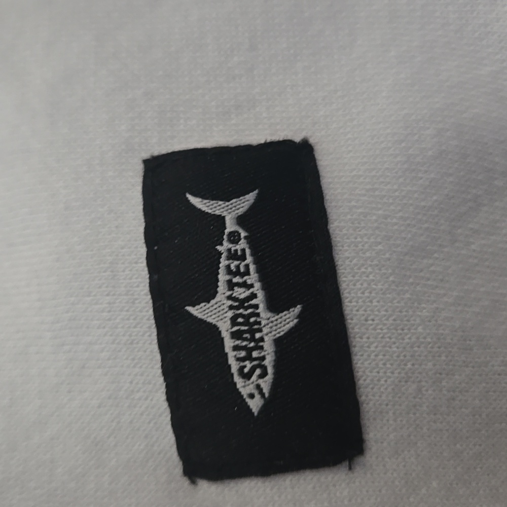 SHARK TEE GRAPHIC HOODIE SIZE LARGE.   #7372 - Picture 6 of 6